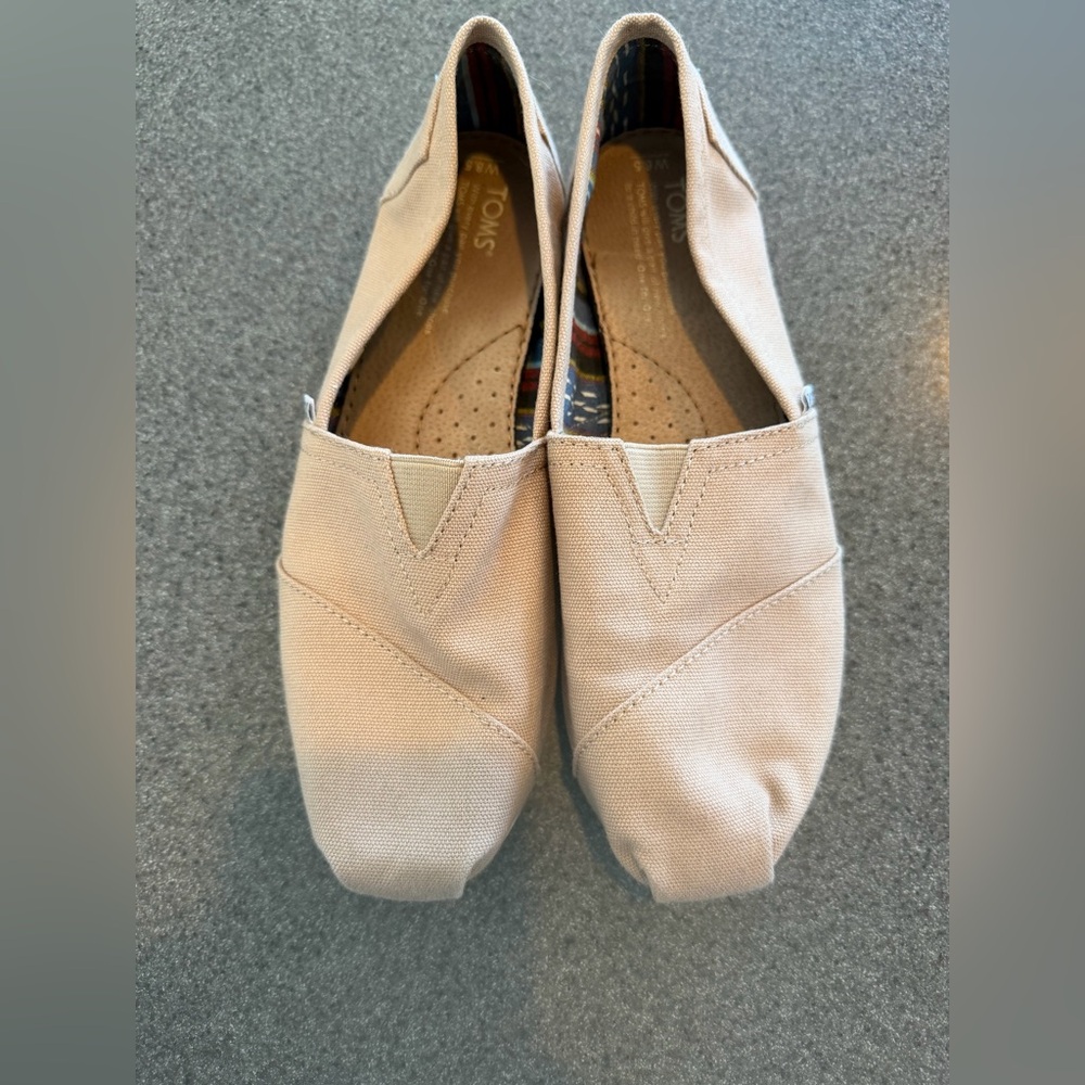 TOMS Women's Beige Canvas Loafers
